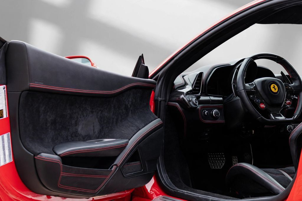 Used 2015 Ferrari 458 Italia Coupe RWD image 33