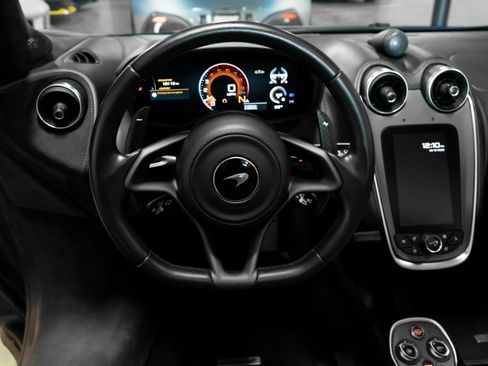 Used 2020 McLaren 600LT Spider RWD image 10