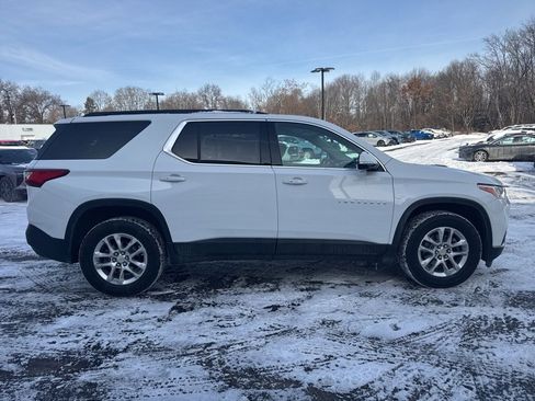 Used 2020 Chevrolet Traverse LT image 2