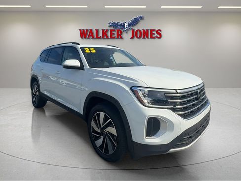 Used 2025 Volkswagen Atlas SE image 8
