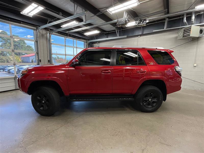 Used 2018 Toyota 4Runner SR5 Premium AWD/4WD image 2