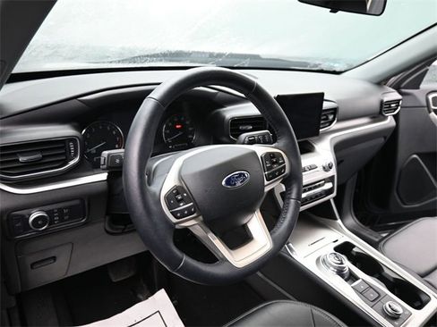 Used 2022 Ford Explorer XLT w/ Equipment Group 202A image 15