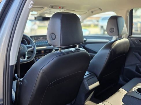 Used 2025 Volkswagen Jetta SE image 19