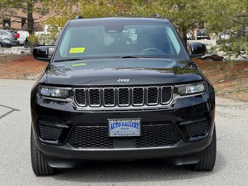 Used 2023 Jeep Grand Cherokee Laredo image 2