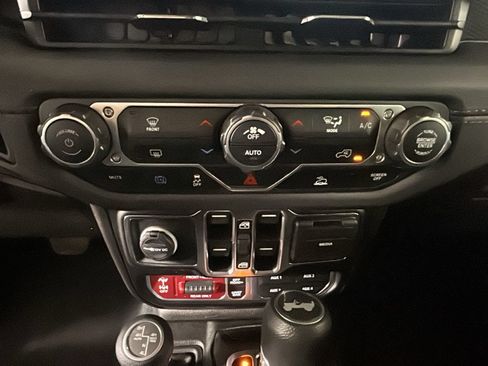 Used 2024 Jeep Wrangler Unlimited Rubicon 4xe AWD/4WD image 27