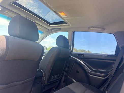 Used 2004 Pontiac Vibe w/ Moon And Tunes Value Package FWD image 20