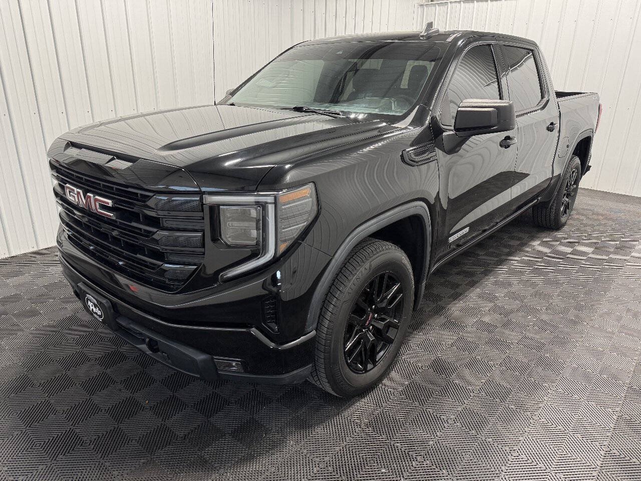 Used 2023 GMC Sierra 1500 Elevation AWD/4WD image 1