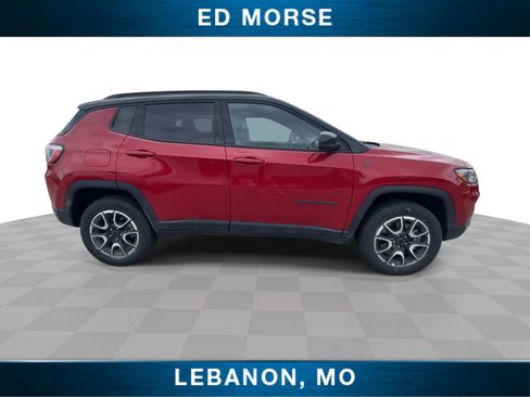 Used 2025 Jeep Compass Trailhawk AWD/4WD image 9