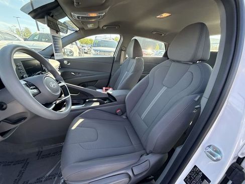 Used 2025 Hyundai Elantra SE FWD image 11