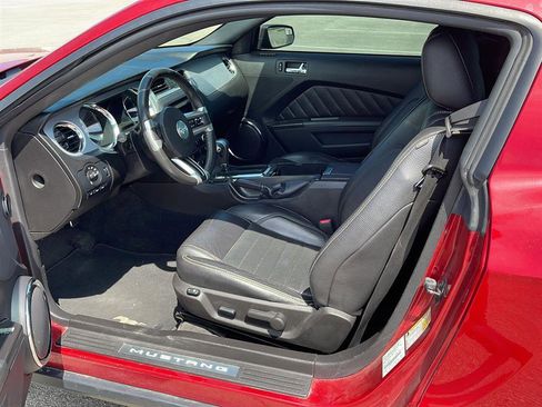 Used 2011 Ford Mustang Premium w/ 202A Rapid Spec Order Code RWD image 3