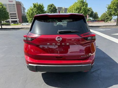 Used 2025 Nissan Rogue SV AWD/4WD image 7