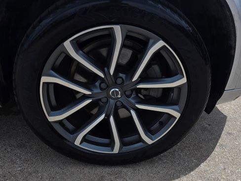 Used 2018 Volvo XC90 T6 Momentum w/ Convenience Package AWD/4WD image 16