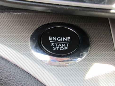 Used 2023 Ford Explorer XLT w/ Equipment Group 202A RWD image 31