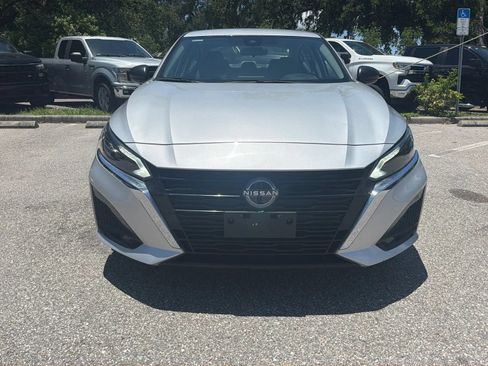 Used 2024 Nissan Altima 2.5 SV FWD image 3