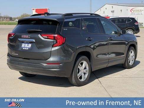Used 2019 GMC Terrain SLE w/ Driver Convenience Package FWD image 4