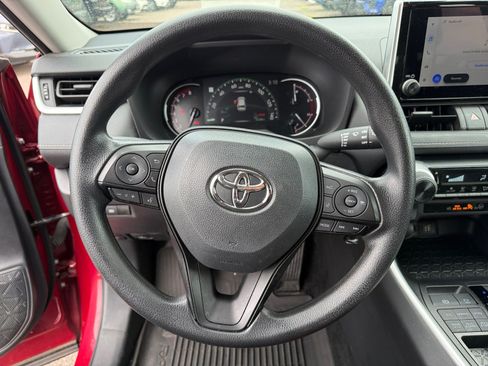 Used 2025 Toyota RAV4 LE AWD/4WD image 9