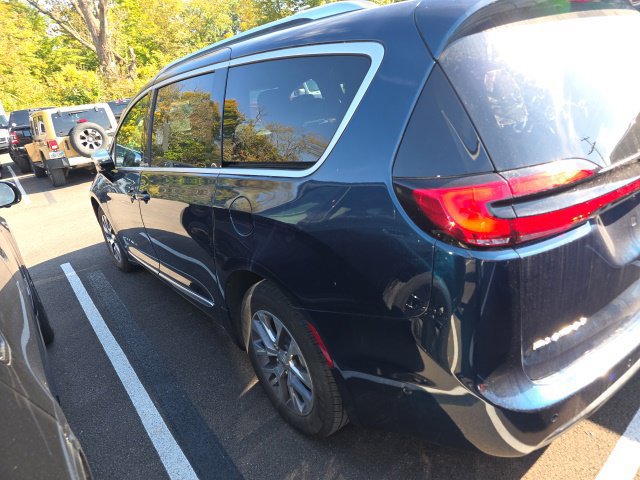 Used 2025 Chrysler Pacifica Pinnacle FWD image 8