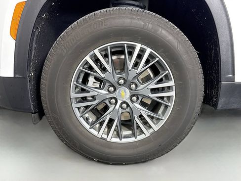 Used 2024 Chevrolet Traverse LT w/ LPO, Floor Liner Package FWD image 31