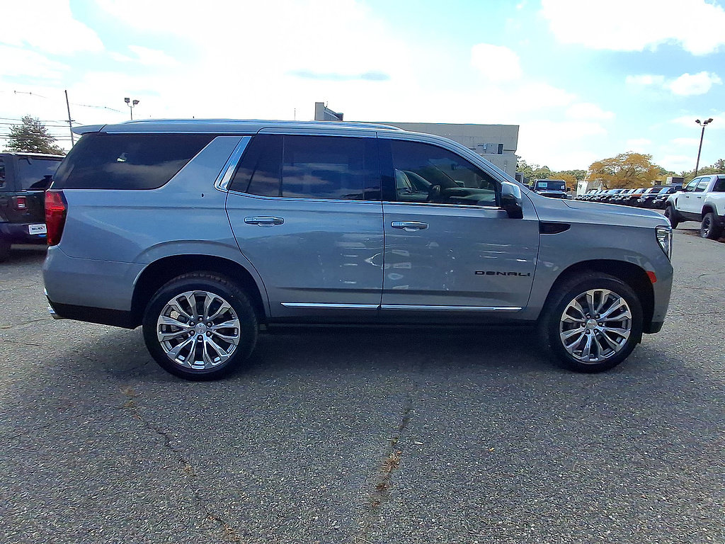 Used 2024 GMC Yukon Denali w/ Advanced Technology Package AWD/4WD image 32