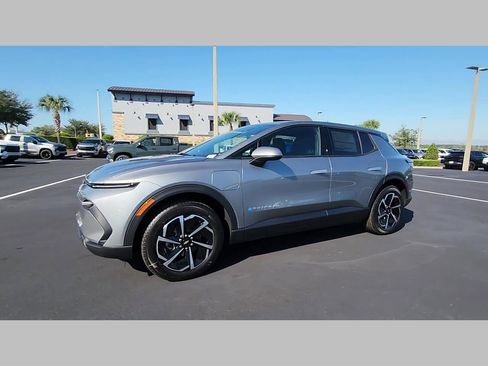 New 2026 Chevrolet Equinox EV LT image 16