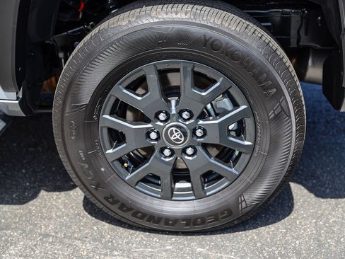 Certified 2025 Toyota 4Runner SR5 AWD/4WD image 8