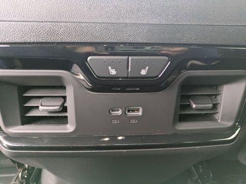 Used 2025 GMC Sierra 2500 AT4X image 16