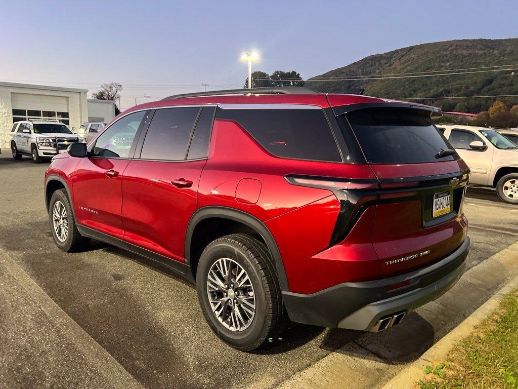 Used 2025 Chevrolet Traverse LT AWD/4WD image 7
