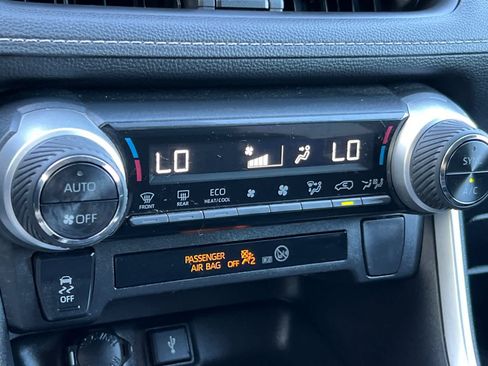 Used 2022 Toyota RAV4 LE AWD/4WD image 22