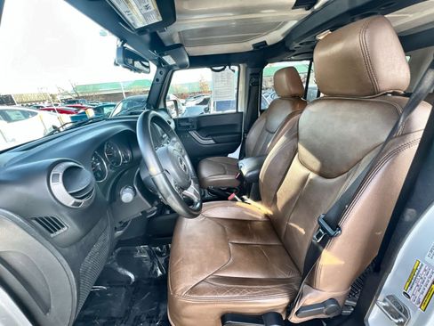 Used 2013 Jeep Wrangler Unlimited Sahara image 13