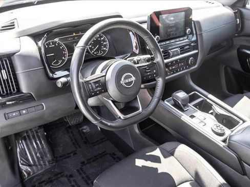 Used 2022 Nissan Pathfinder SV AWD/4WD image 10
