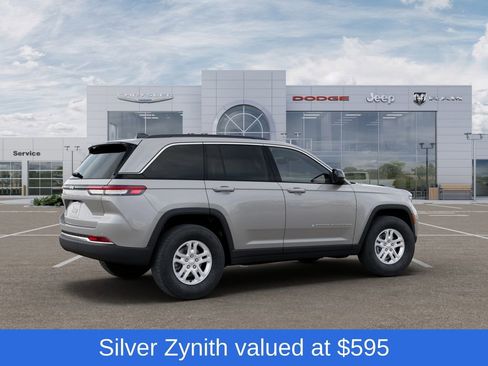 New 2025 Jeep Grand Cherokee Laredo w/ Luxury Tech Group I image 4