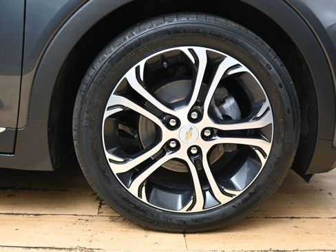 Used 2018 Chevrolet Bolt Premier w/ Driver Confidence II Package image 12