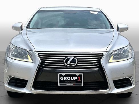 Used 2013 Lexus LS 460 w/ Comfort Pkg RWD image 4