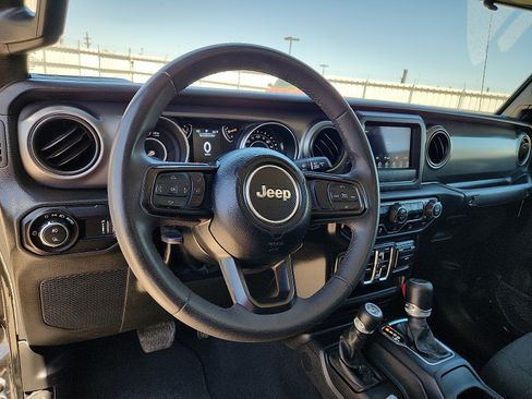 Used 2023 Jeep Gladiator Sport AWD/4WD image 9