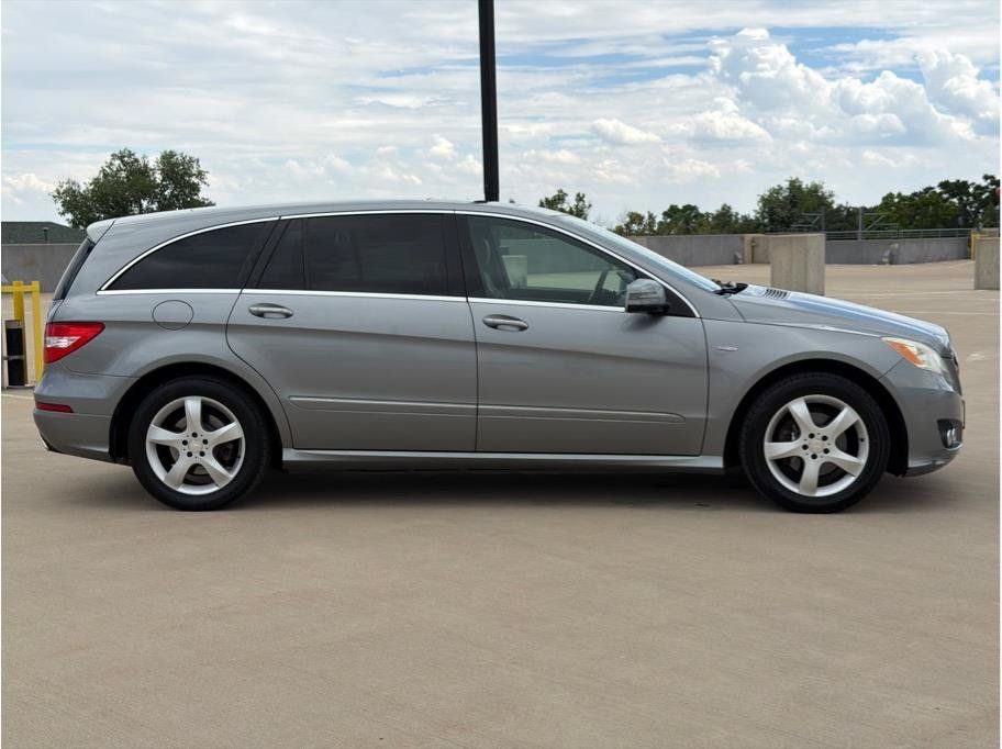 Used 2011 Mercedes-Benz R 350 BlueTEC 4MATIC image 9