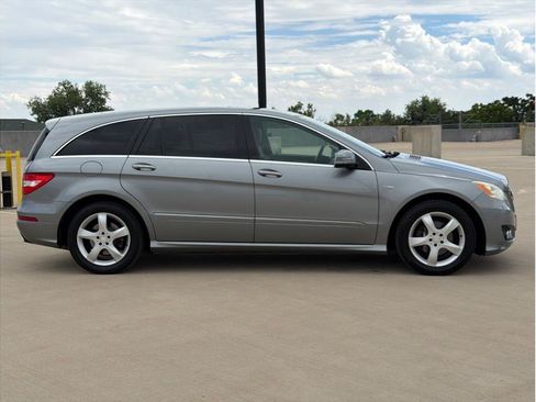 Used 2011 Mercedes-Benz R 350 BlueTEC 4MATIC image 9