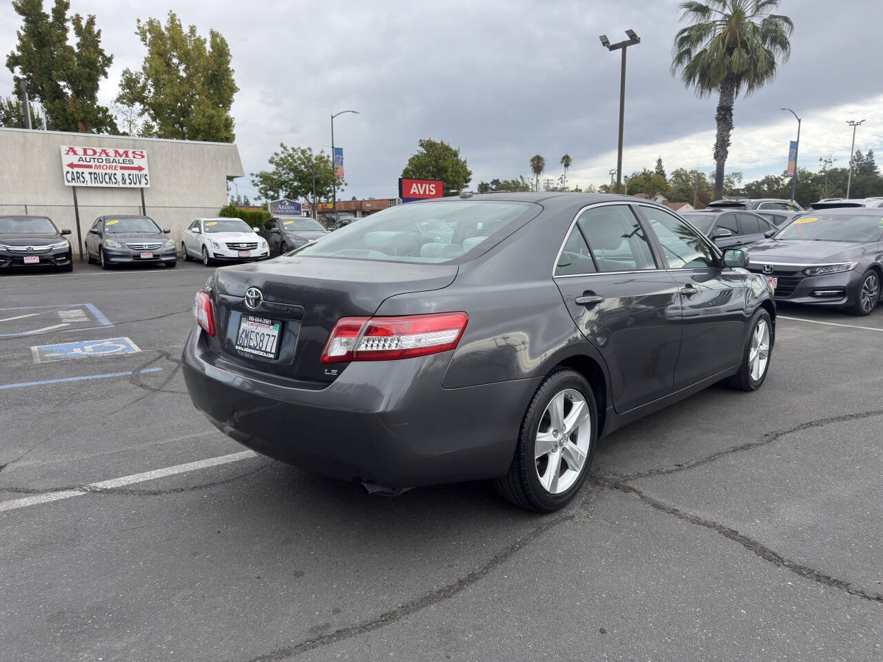 Used 2011 Toyota Camry LE FWD image 3