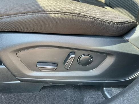 Used 2023 Ford Explorer XLT RWD image 13