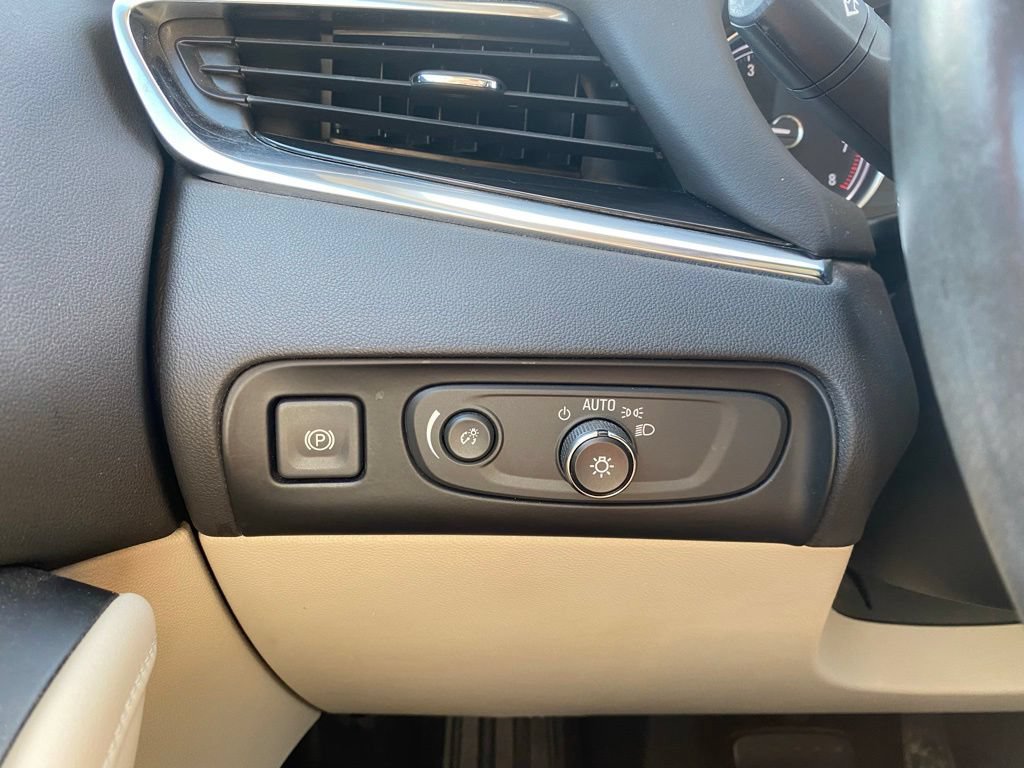 Used 2018 Buick Enclave Essence FWD image 18