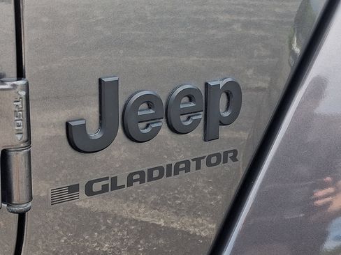 Used 2024 Jeep Gladiator Sport AWD/4WD image 29