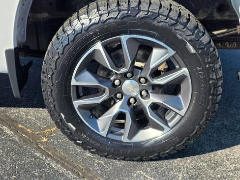 Used 2024 Chevrolet Silverado 1500 LT AWD/4WD image 9