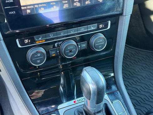 Used 2018 Volkswagen Golf R 4-Door image 32