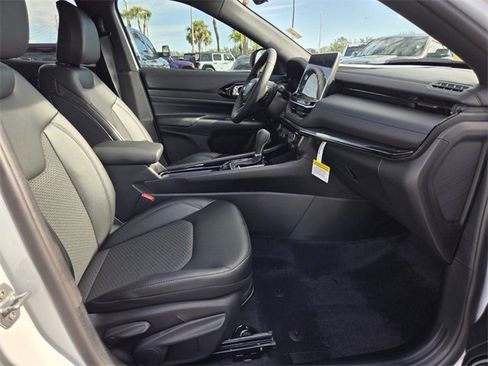 Used 2026 Jeep Compass Latitude image 16