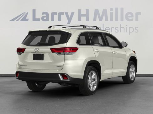 Used 2017 Toyota Highlander Limited image 2