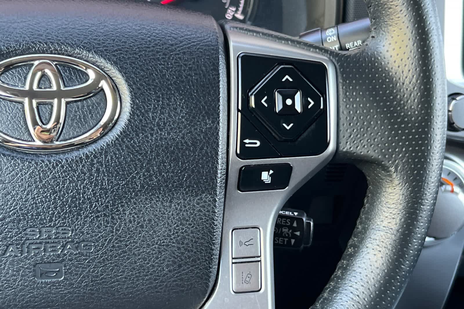 Used 2022 Toyota 4Runner SR5 AWD/4WD image 27
