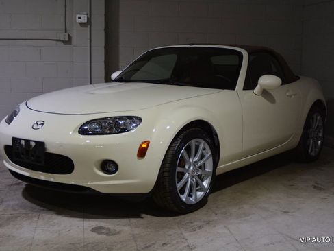 Used 2006 MAZDA MX-5 Miata Grand Touring image 2