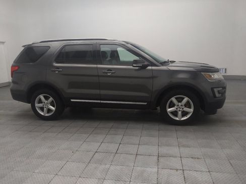 Used 2016 Ford Explorer XLT w/ Equipment Group 202A AWD/4WD image 11