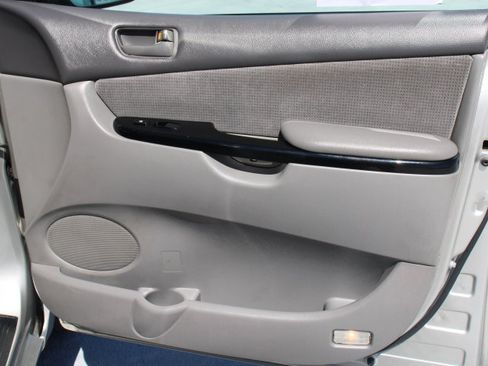 Used 2004 Toyota Sienna LE FWD image 17