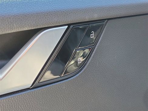 Certified 2021 Porsche 911 Carrera image 24