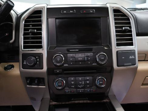Used 2017 Ford F250 Lariat w/ Lariat Ultimate Package AWD/4WD image 18